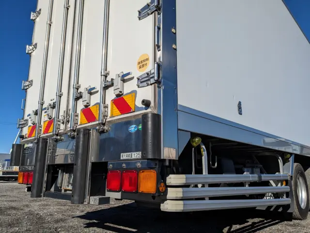 いすゞ ギガ 2PG-CYJ77C(8x4)の写真7