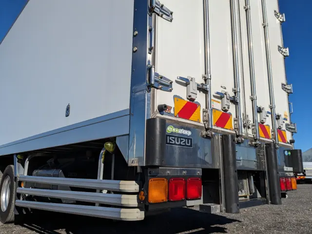 いすゞ ギガ 2PG-CYJ77C(8x4)の写真8