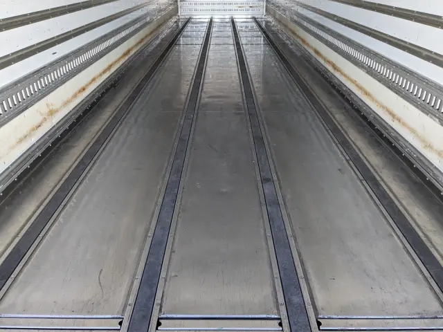 いすゞ ギガ 2PG-CYJ77C(8x4)の写真12