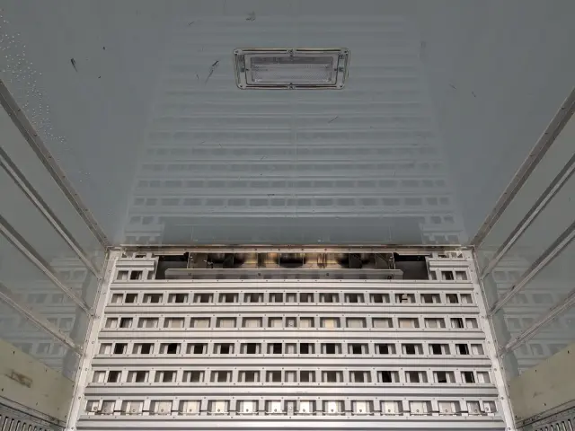 いすゞ ギガ 2PG-CYJ77C(8x4)の写真15