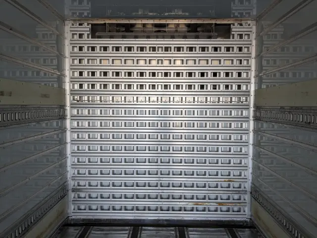 いすゞ ギガ 2PG-CYJ77C(8x4)の写真16