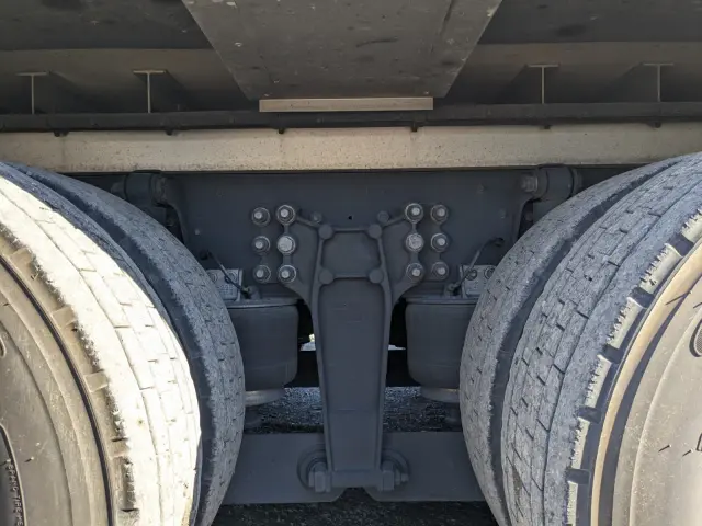 いすゞ ギガ 2PG-CYJ77C(8x4)の写真24