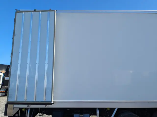 いすゞ ギガ 2PG-CYJ77C(8x4)の写真29