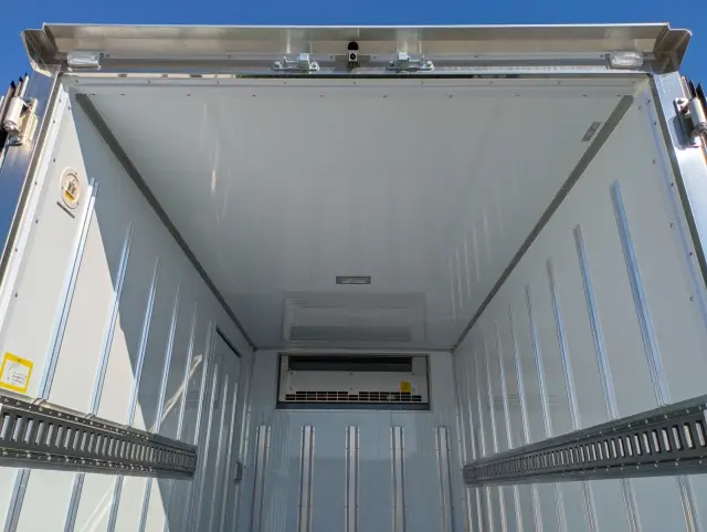 三菱 キャンター 2RG-FBAV0(2WD)の写真13