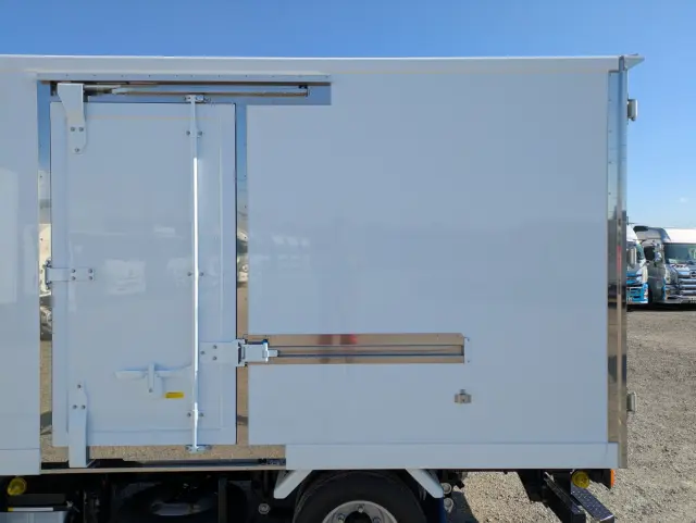 三菱 キャンター 2RG-FBAV0(2WD)の写真23