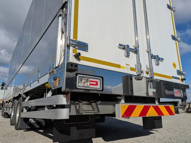 日野 プロフィア 2DG-FW1AHC(8x4)の写真7