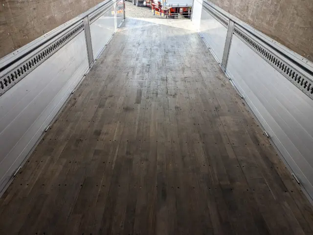 日野 プロフィア 2DG-FW1AHC(8x4)の写真16