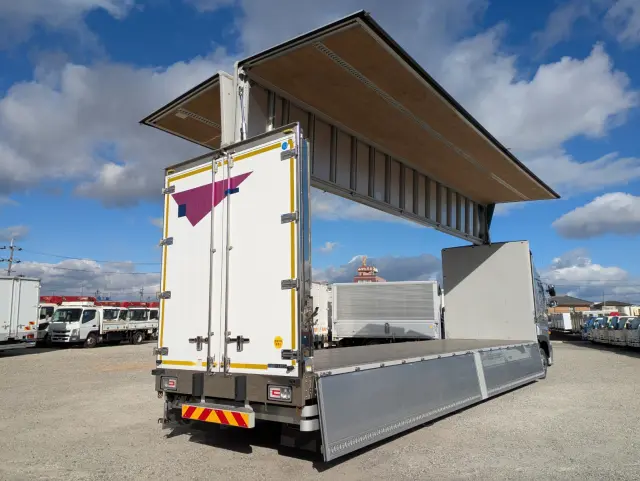 日野 プロフィア 2DG-FW1AHC(8x4)の写真36