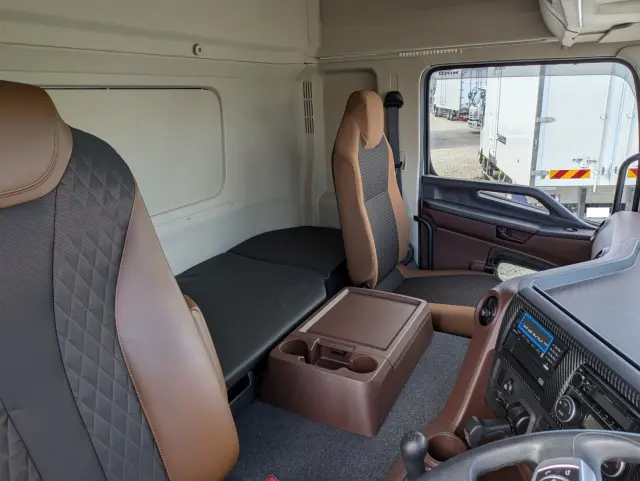 日野 プロフィア 2DG-FW1AHC(8x4)の写真39