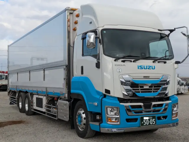 いすゞ ギガ 2PG-CYL77D(6x2)の写真3