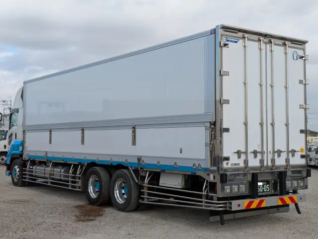 いすゞ ギガ 2PG-CYL77D(6x2)の写真6