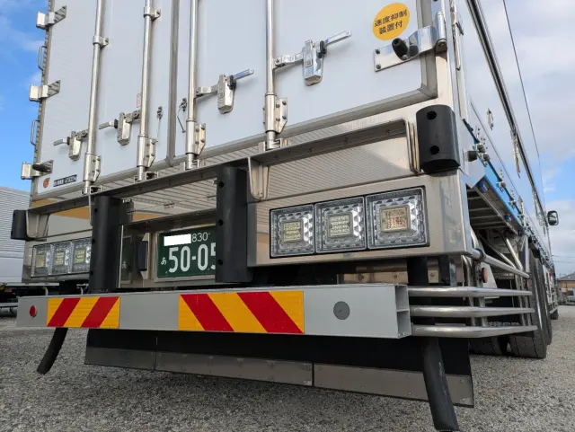 いすゞ ギガ 2PG-CYL77D(6x2)の写真9