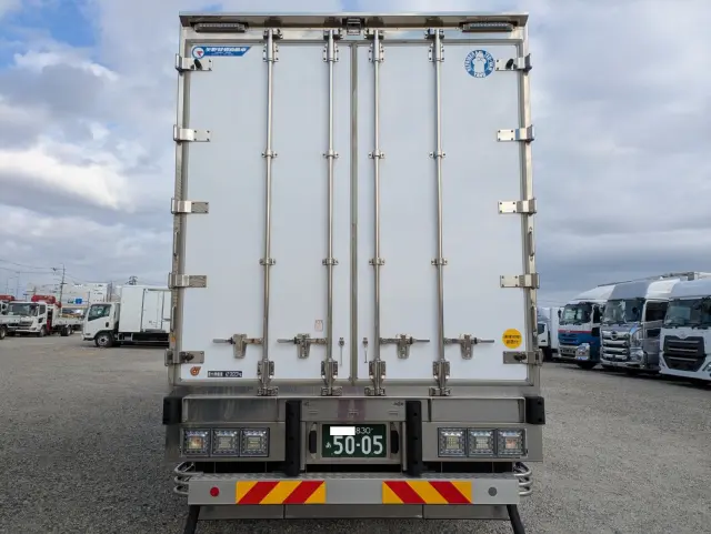 いすゞ ギガ 2PG-CYL77D(6x2)の写真10