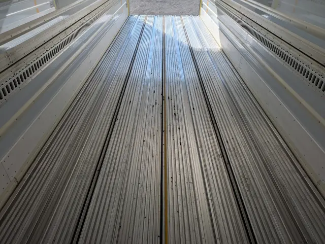 いすゞ ギガ 2PG-CYL77D(6x2)の写真18