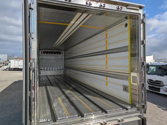 いすゞ ギガ 2PG-CYL77D(6x2)の写真19