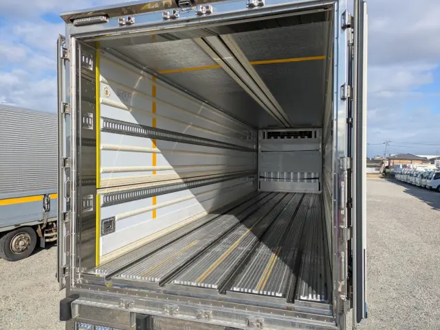 いすゞ ギガ 2PG-CYL77D(6x2)の写真20