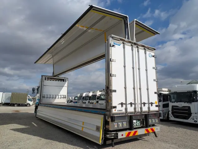 いすゞ ギガ 2PG-CYL77D(6x2)の写真40