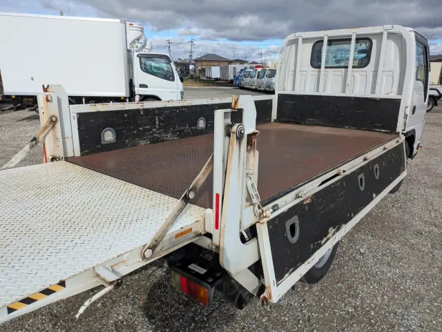 いすゞ エルフ TKG-NKR85A(2WD)の写真18