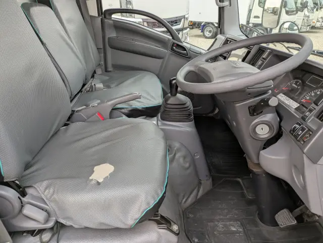 いすゞ エルフ TRG-NMR85AN(2WD)の写真33