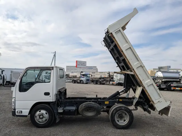 いすゞ エルフ TPG-NJR85AD(2WD)の写真30