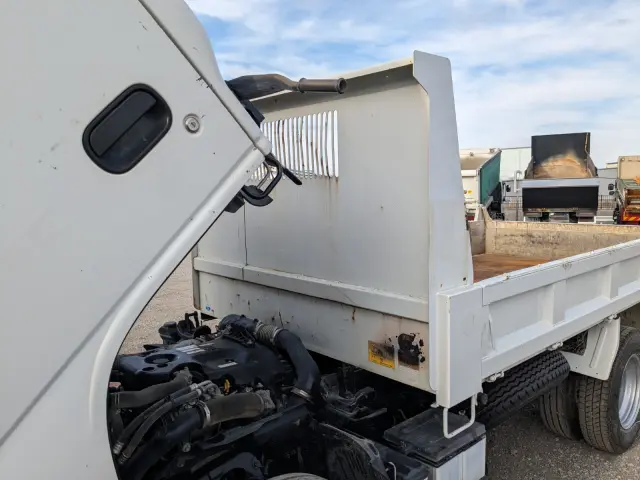 いすゞ エルフ TPG-NJR85AD(2WD)の写真43