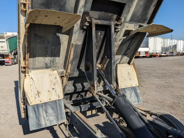 いすゞ エルフ TPG-NJR85AD(2WD)の写真27