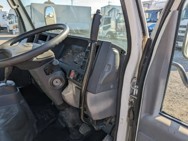 いすゞ エルフ TPG-NJR85AD(2WD)の写真38