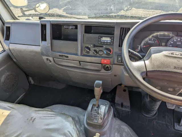 いすゞ エルフ TPG-NJR85AD(2WD)の写真41