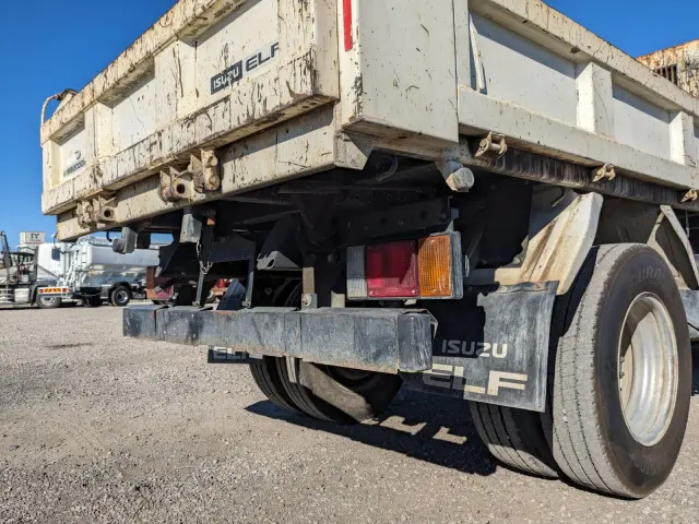 いすゞ エルフ TPG-NJR85AD(2WD)の写真6