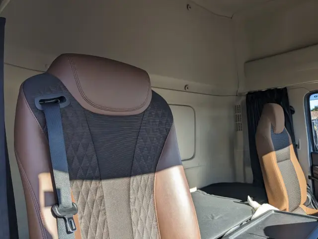 日野 プロフィア 2DG-FR1AHG(6x2)の写真37