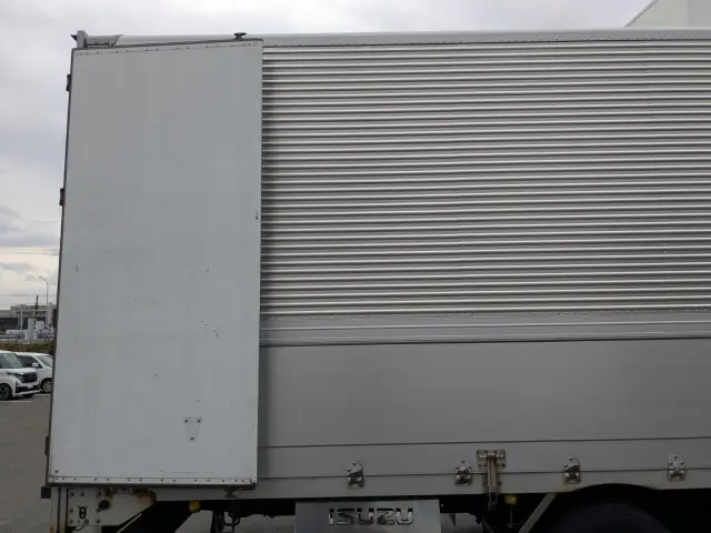 いすゞ ギガ 2PG-CYJ77C(8x4)の写真15