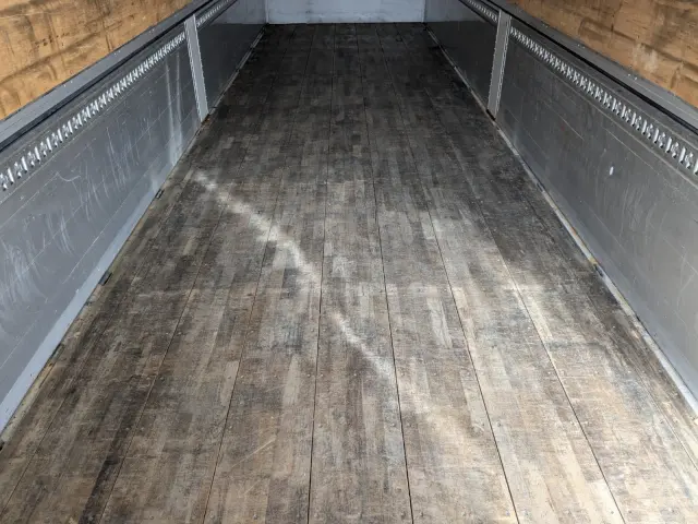 いすゞ ギガ 2PG-CYJ77C(8x4)の写真20