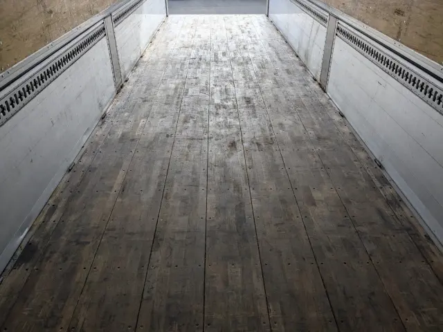 いすゞ ギガ 2PG-CYJ77C(8x4)の写真24