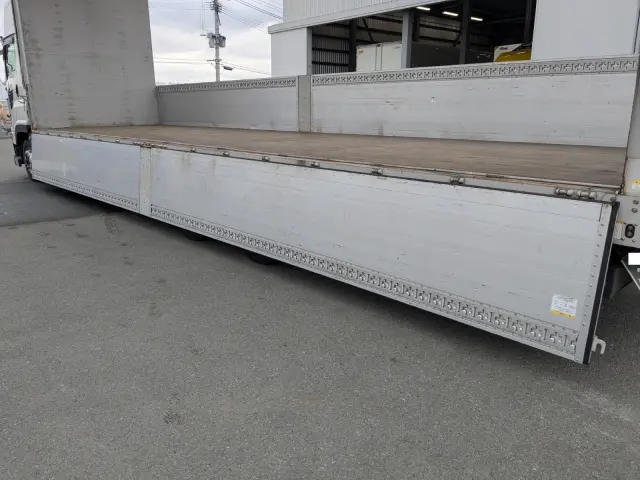 いすゞ ギガ 2PG-CYJ77C(8x4)の写真28