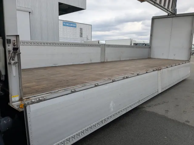 いすゞ ギガ 2PG-CYJ77C(8x4)の写真29