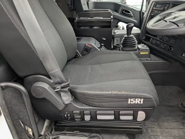 いすゞ ギガ 2PG-CYJ77C(8x4)の写真36