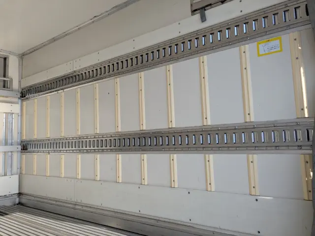 いすゞ エルフ TRG-NJR85AN(2WD)の写真12