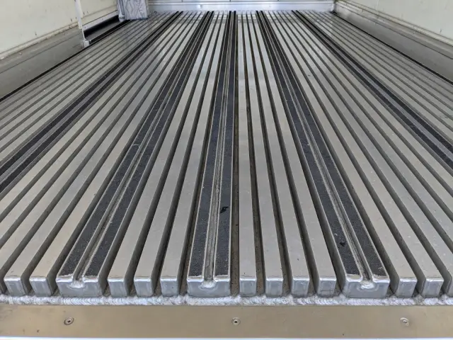 いすゞ エルフ TRG-NJR85AN(2WD)の写真14