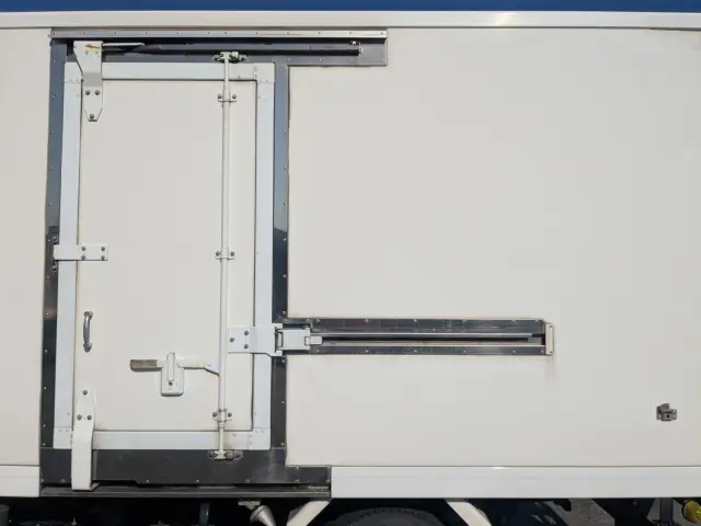 いすゞ エルフ TRG-NJR85AN(2WD)の写真25