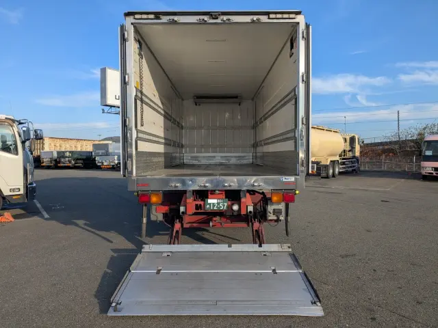 いすゞ フォワード TKG-FRR90T2(2WD)の写真9