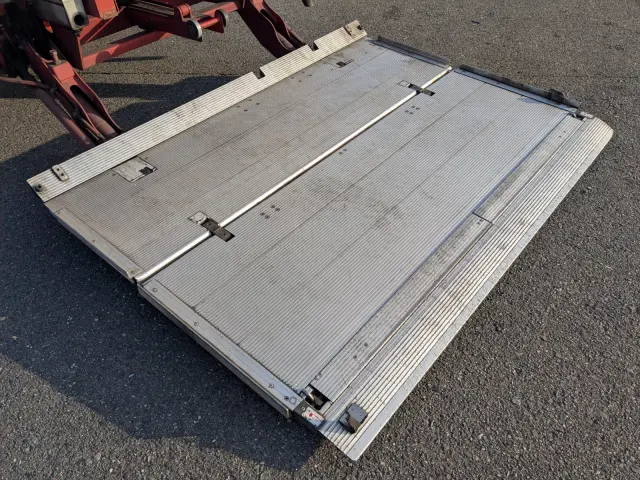 いすゞ フォワード TKG-FRR90T2(2WD)の写真10