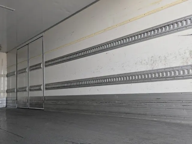 いすゞ フォワード TKG-FRR90T2(2WD)の写真14