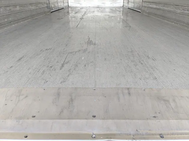 いすゞ フォワード TKG-FRR90T2(2WD)の写真16