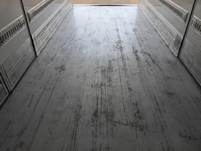 いすゞ フォワード TKG-FRR90T2(2WD)の写真21