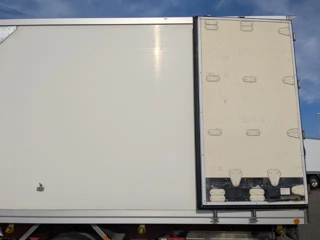 いすゞ フォワード TKG-FRR90T2(2WD)の写真22