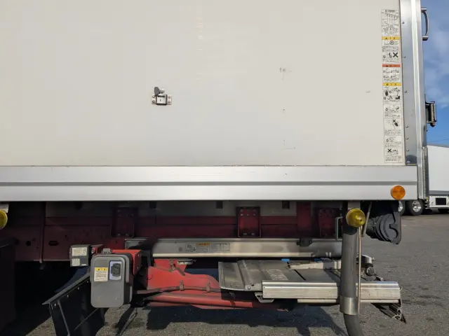 いすゞ フォワード TKG-FRR90T2(2WD)の写真23