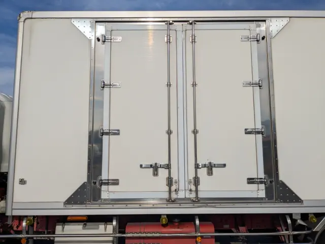 いすゞ フォワード TKG-FRR90T2(2WD)の写真27