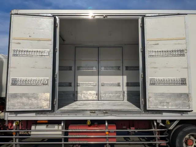 いすゞ フォワード TKG-FRR90T2(2WD)の写真28