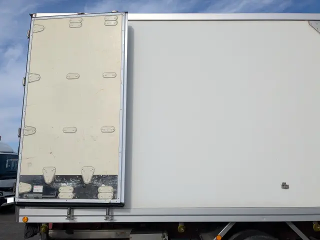 いすゞ フォワード TKG-FRR90T2(2WD)の写真29