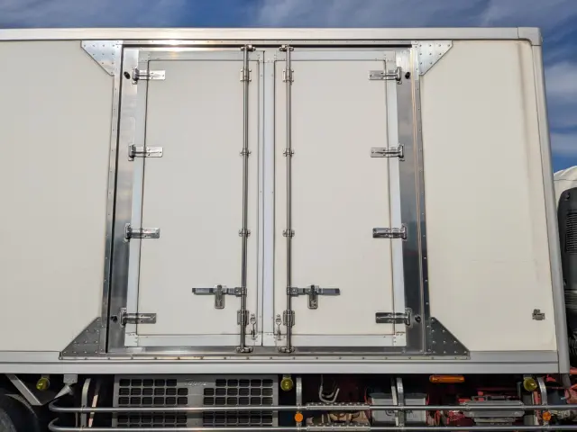 いすゞ フォワード TKG-FRR90T2(2WD)の写真34